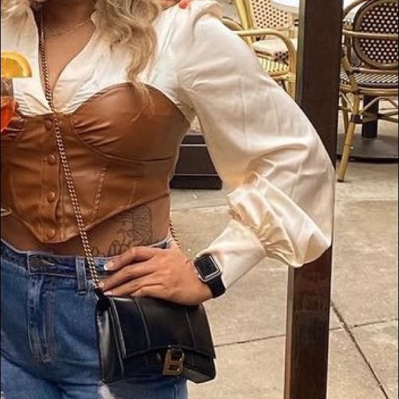 Balenciaga Hourglass Leather Wallet on a Chain - Picture 3 of 12